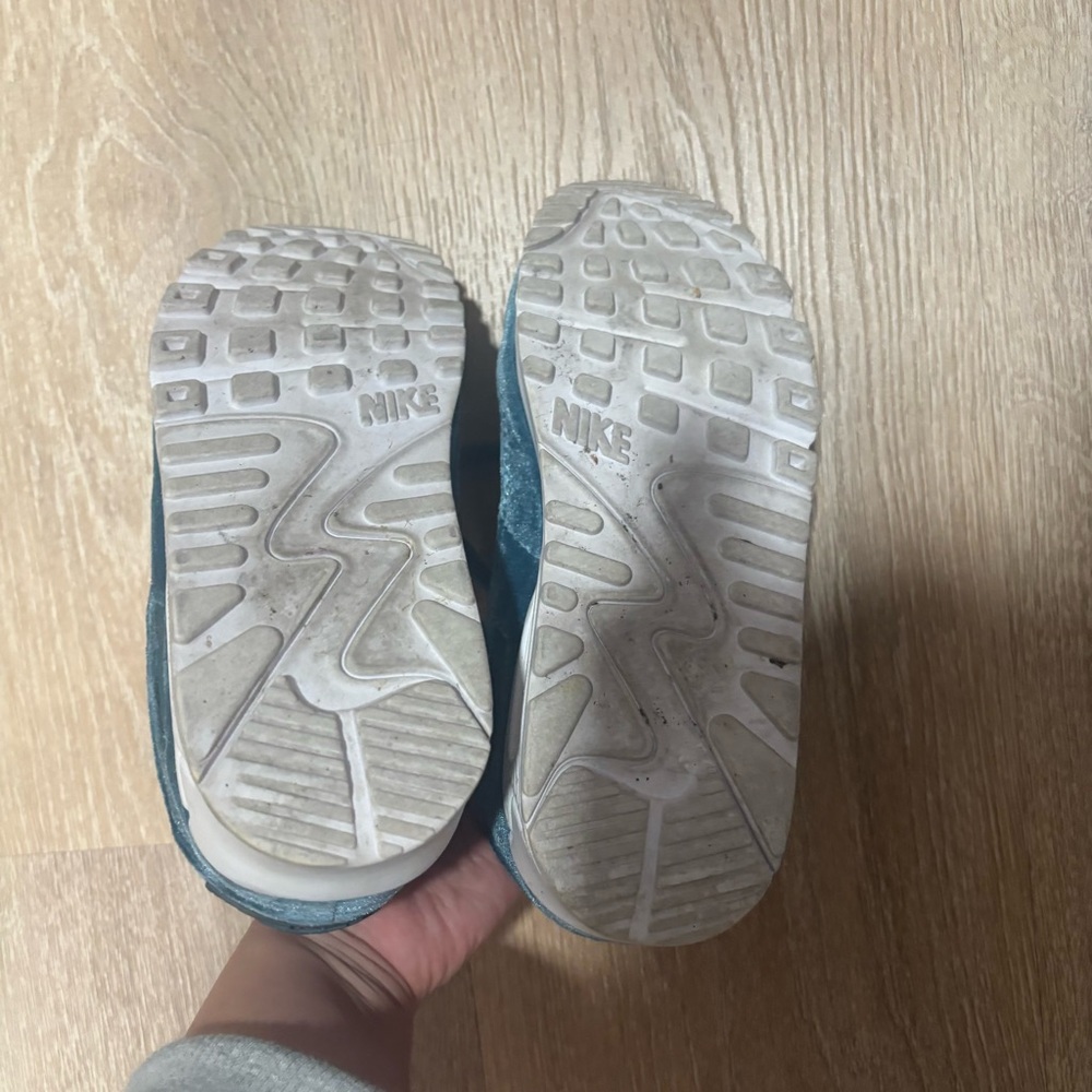 Nike velvet Teal Sneakers - Picture 7 of 7